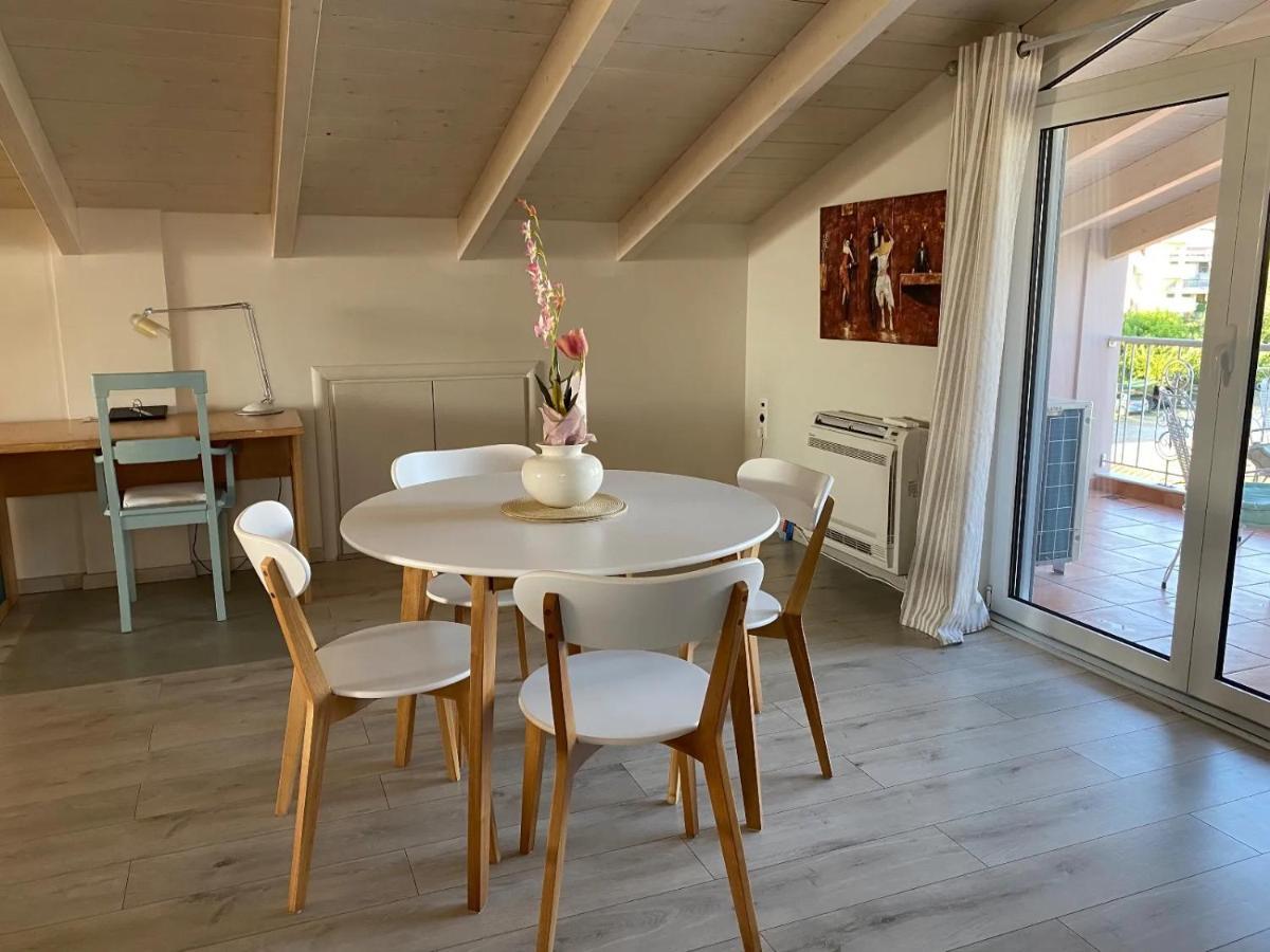 Sunny Apartment With Mountain View Патра Екстериор снимка
