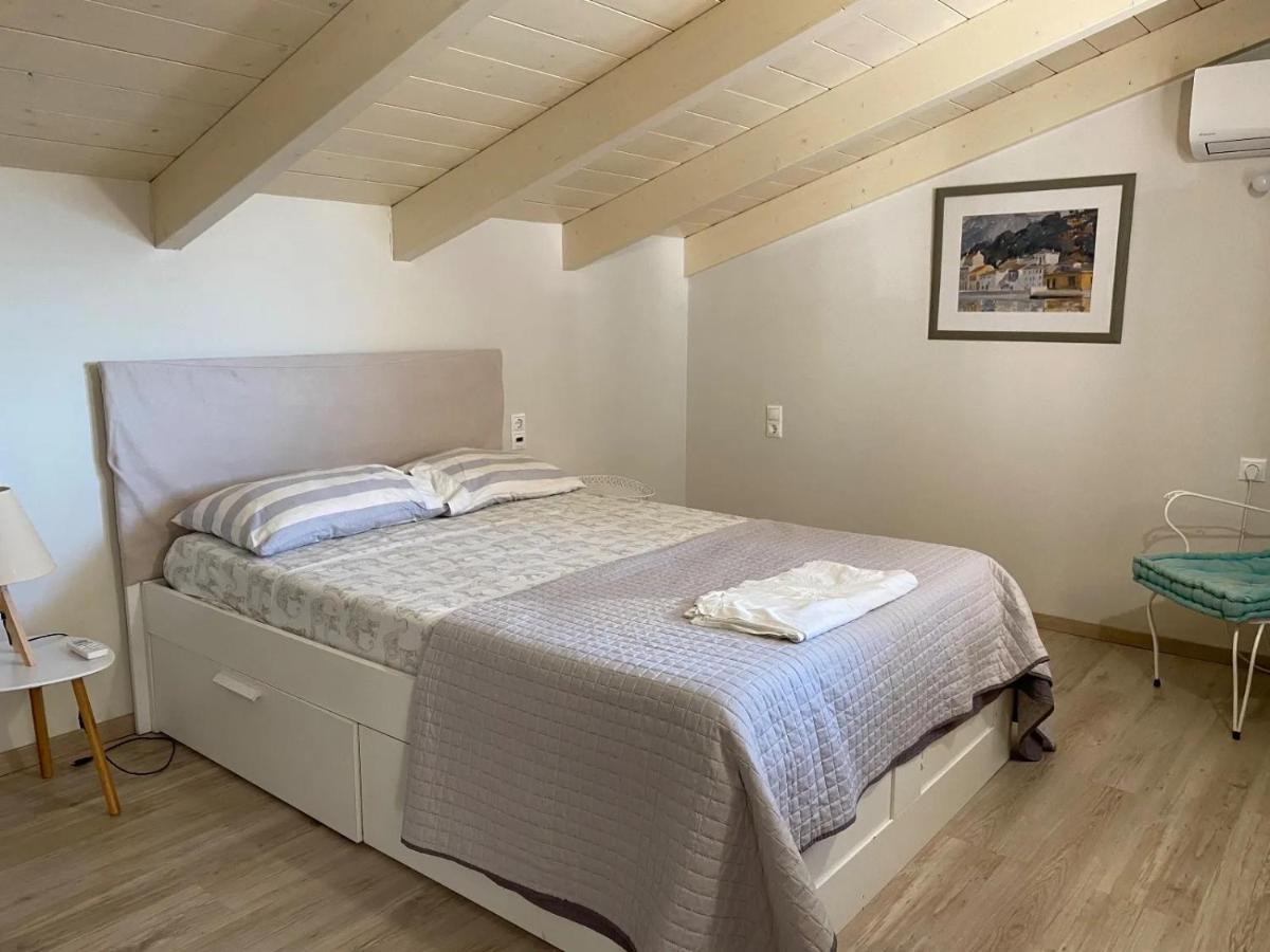 Sunny Apartment With Mountain View Патра Екстериор снимка