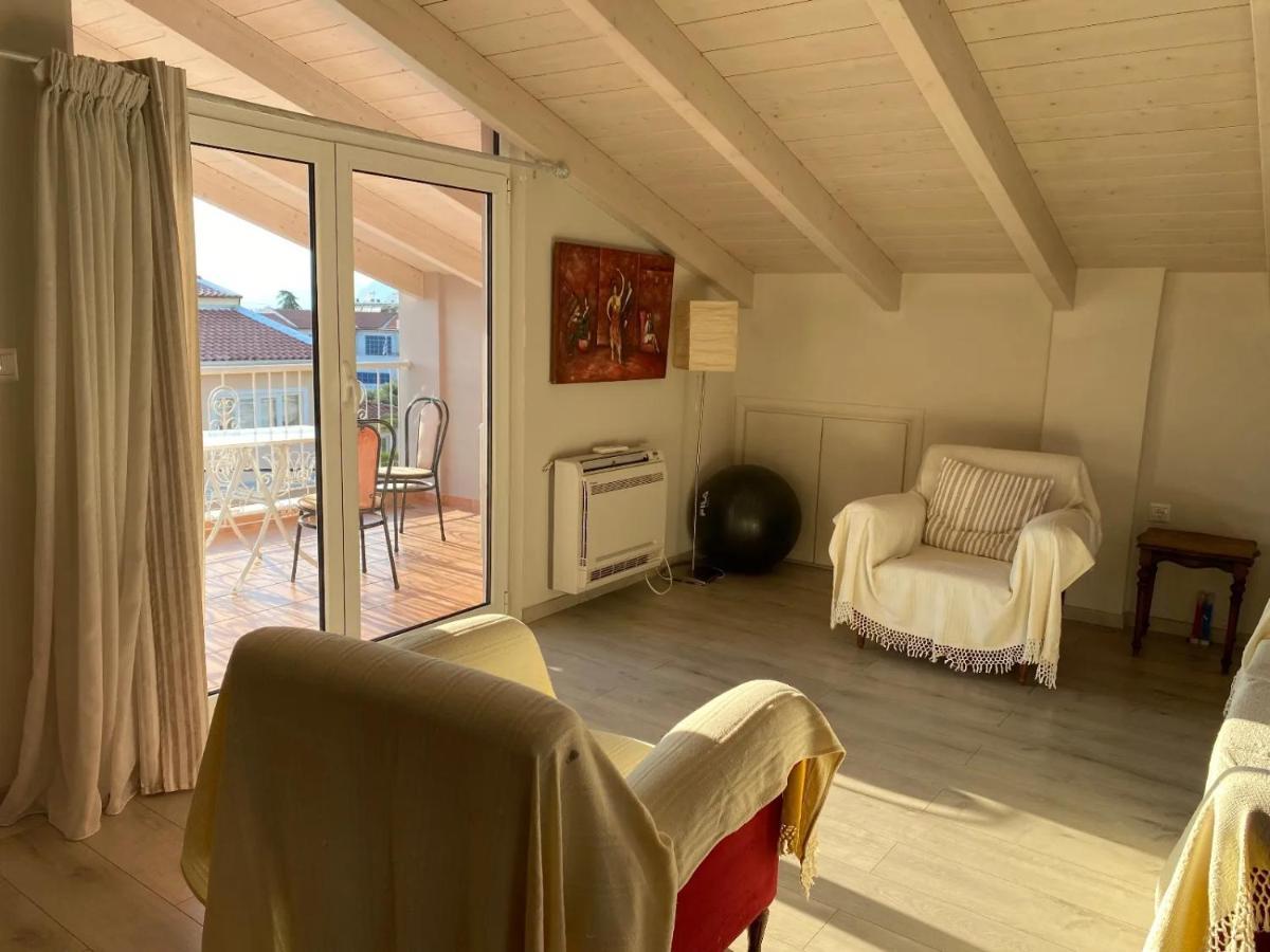 Sunny Apartment With Mountain View Патра Екстериор снимка