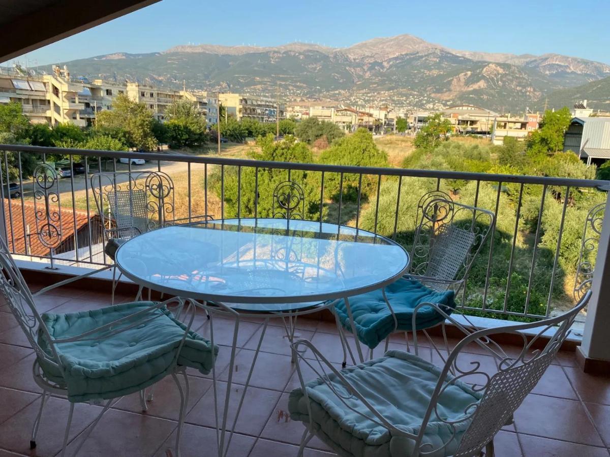 Sunny Apartment With Mountain View Патра Екстериор снимка