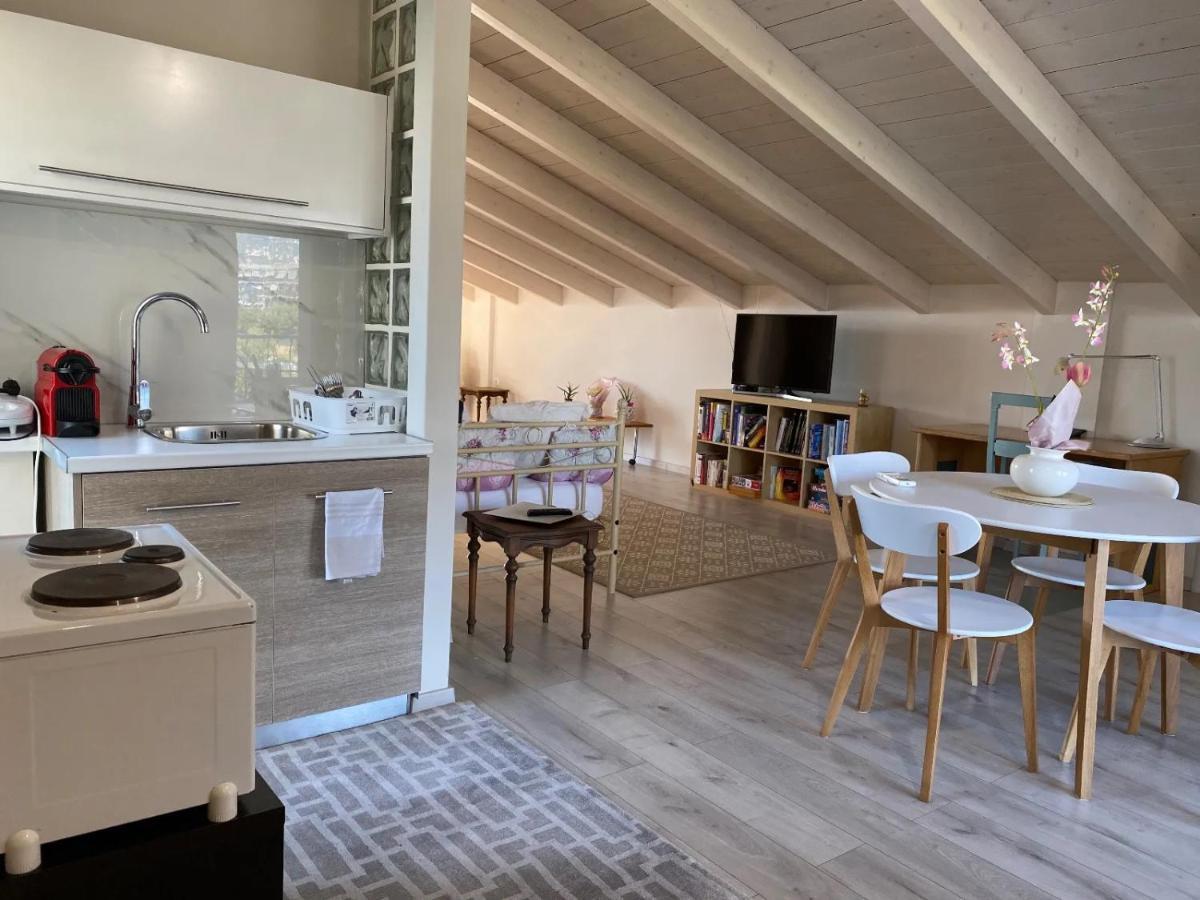 Sunny Apartment With Mountain View Патра Екстериор снимка